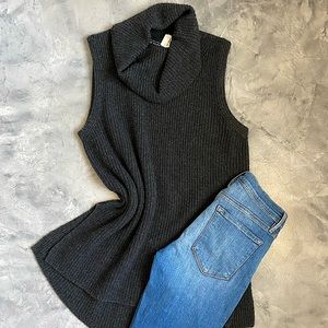 SOLD 🖤NWT SAKS FIFTH AVE Cashmere Sweater